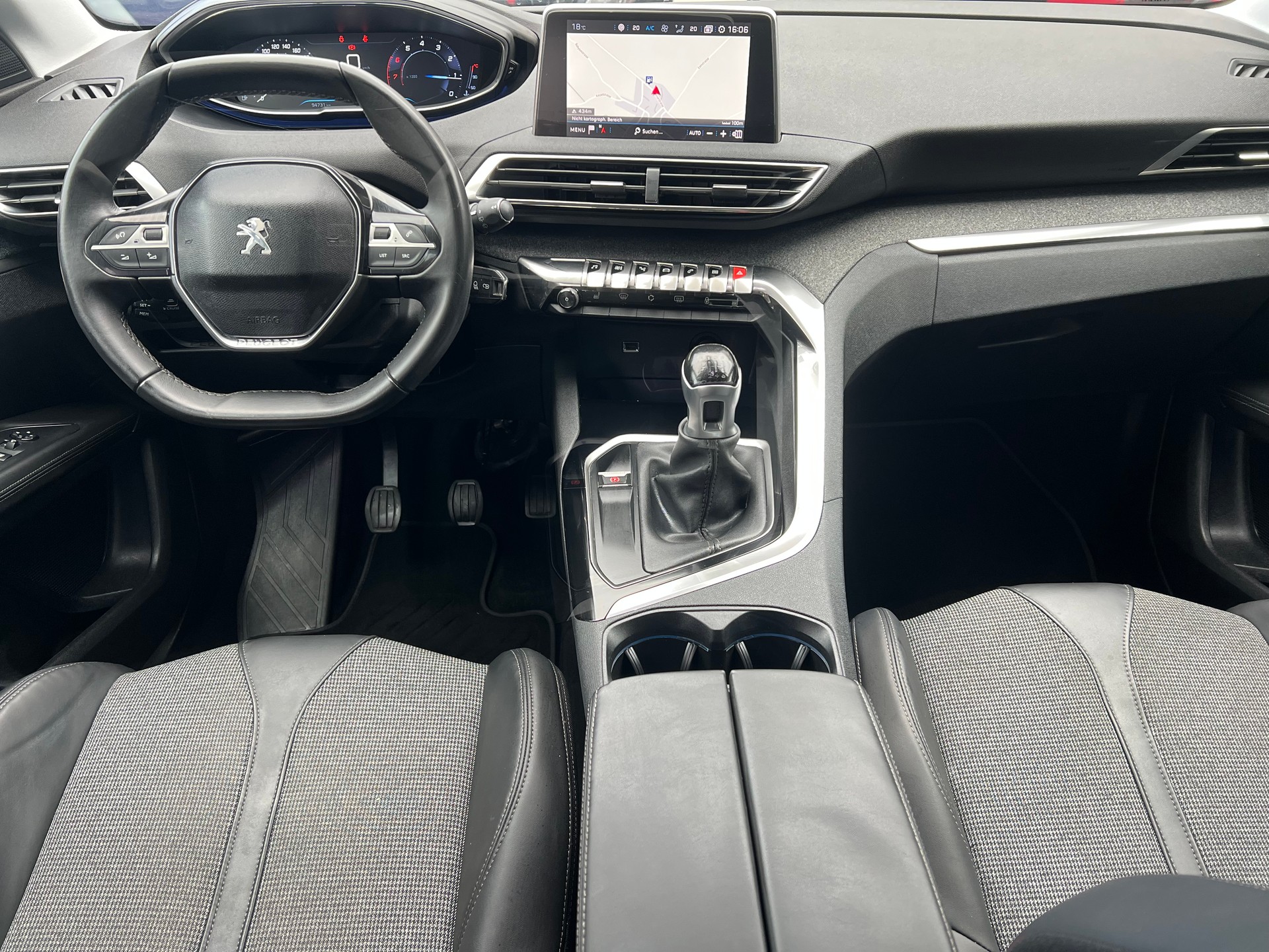 PEUGEOT 3008 1.2 PureTech-image-6
