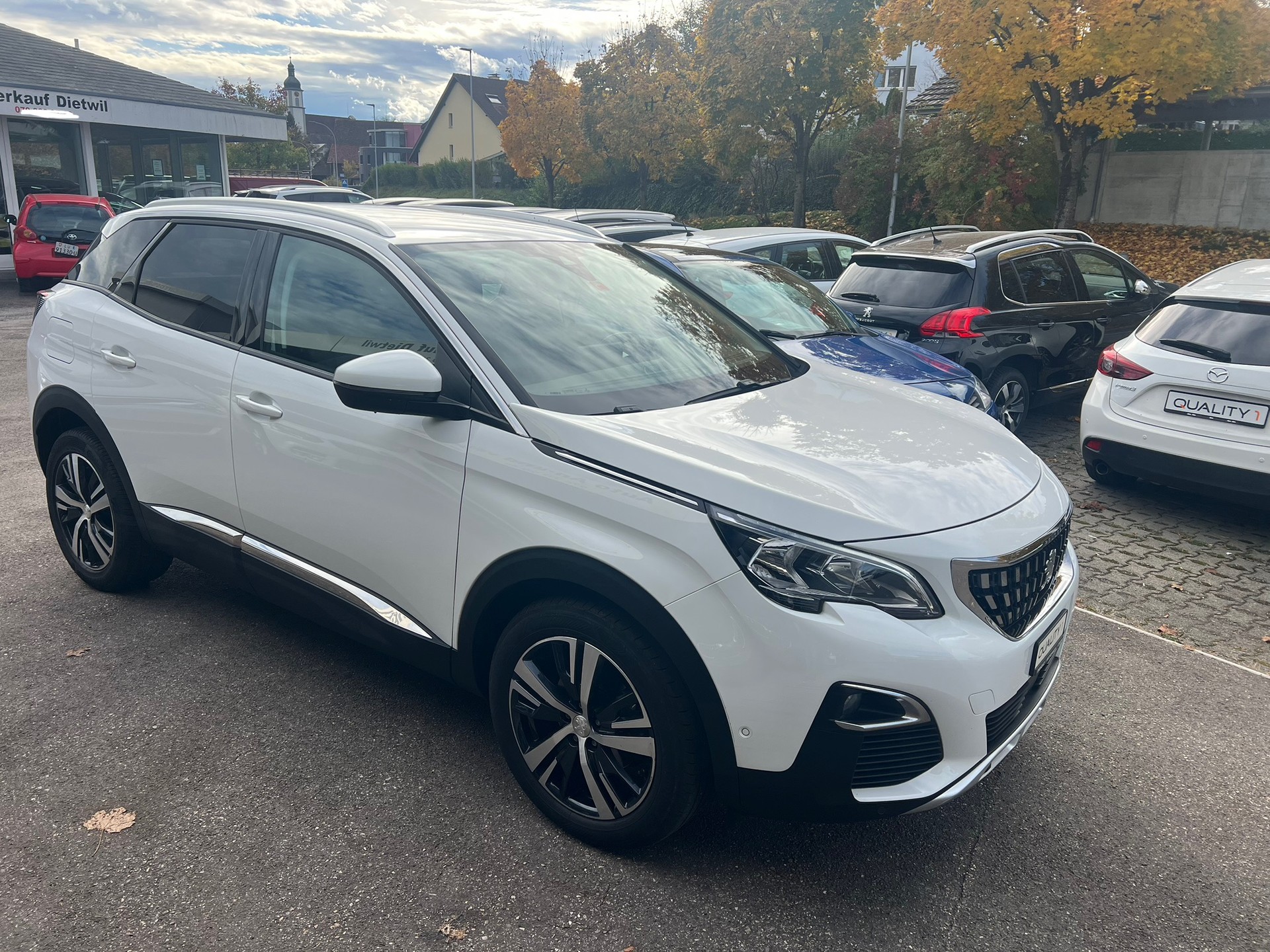 PEUGEOT 3008 1.2 PureTech-image-1