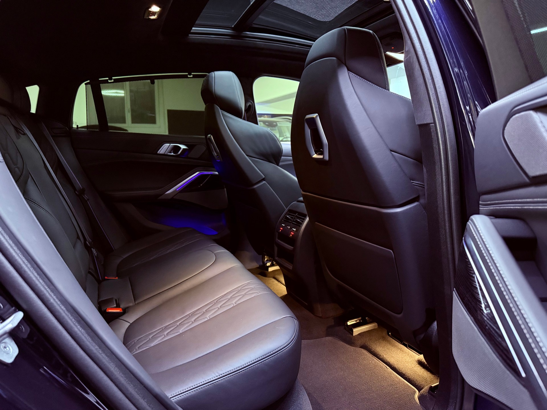 BMW X6 xDrive 48V M60i M Sport Pro Steptronic-image-24