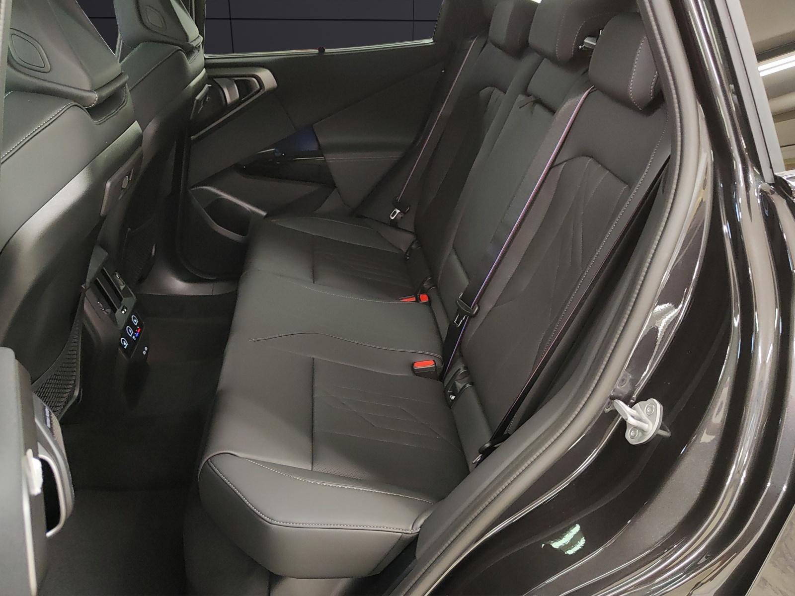 BMW X3 M50i-image-17