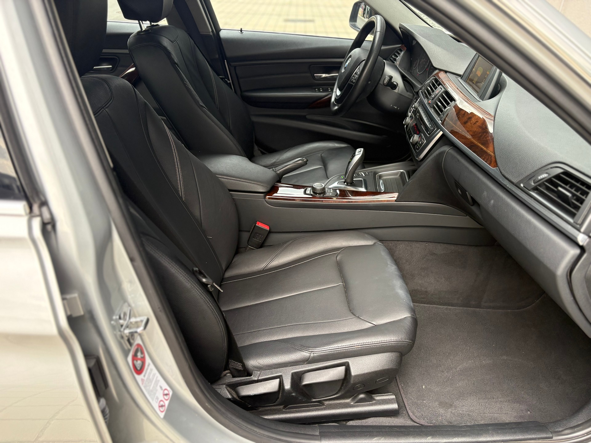 BMW 328i Luxury Line Steptronic Frisch ab MFK 8.2026-image-10