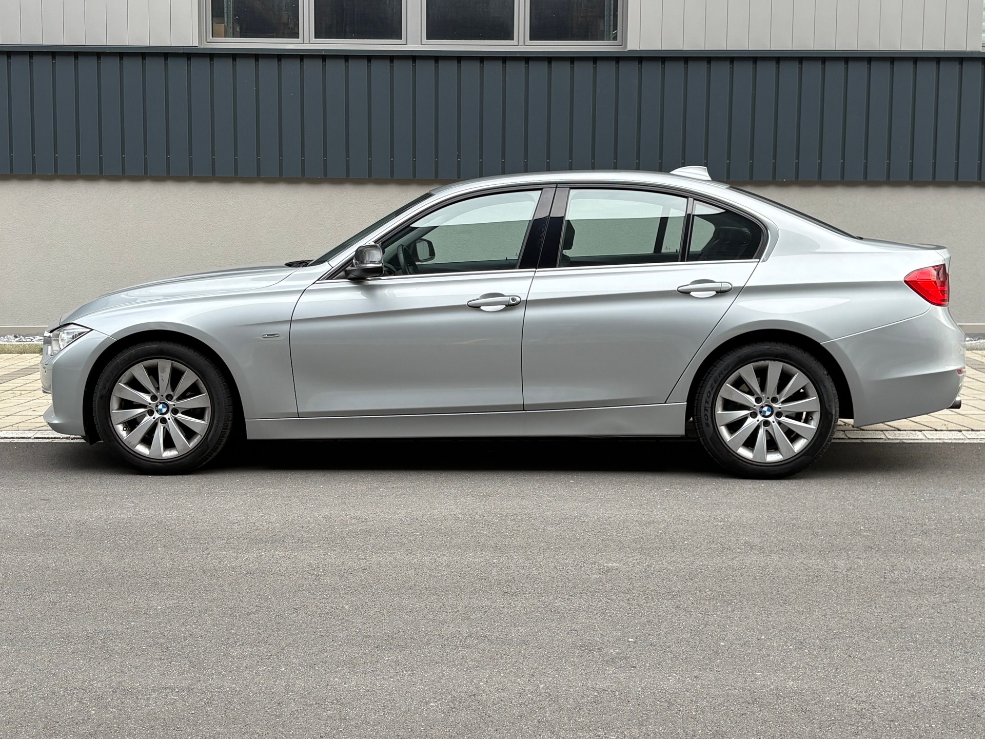 BMW 328i Luxury Line Steptronic Frisch ab MFK 8.2026-image-3