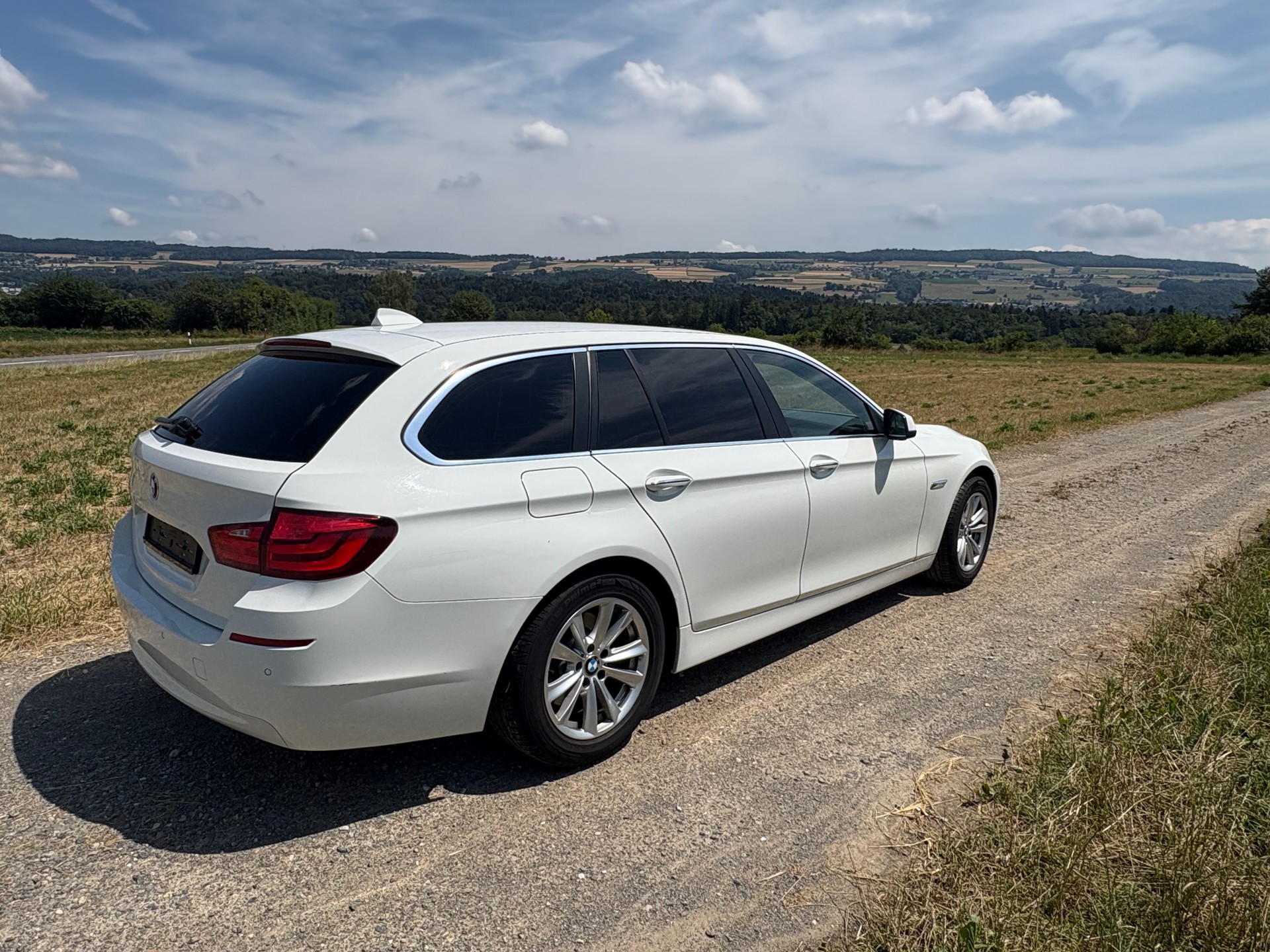 BMW 528i xDrive-image-1