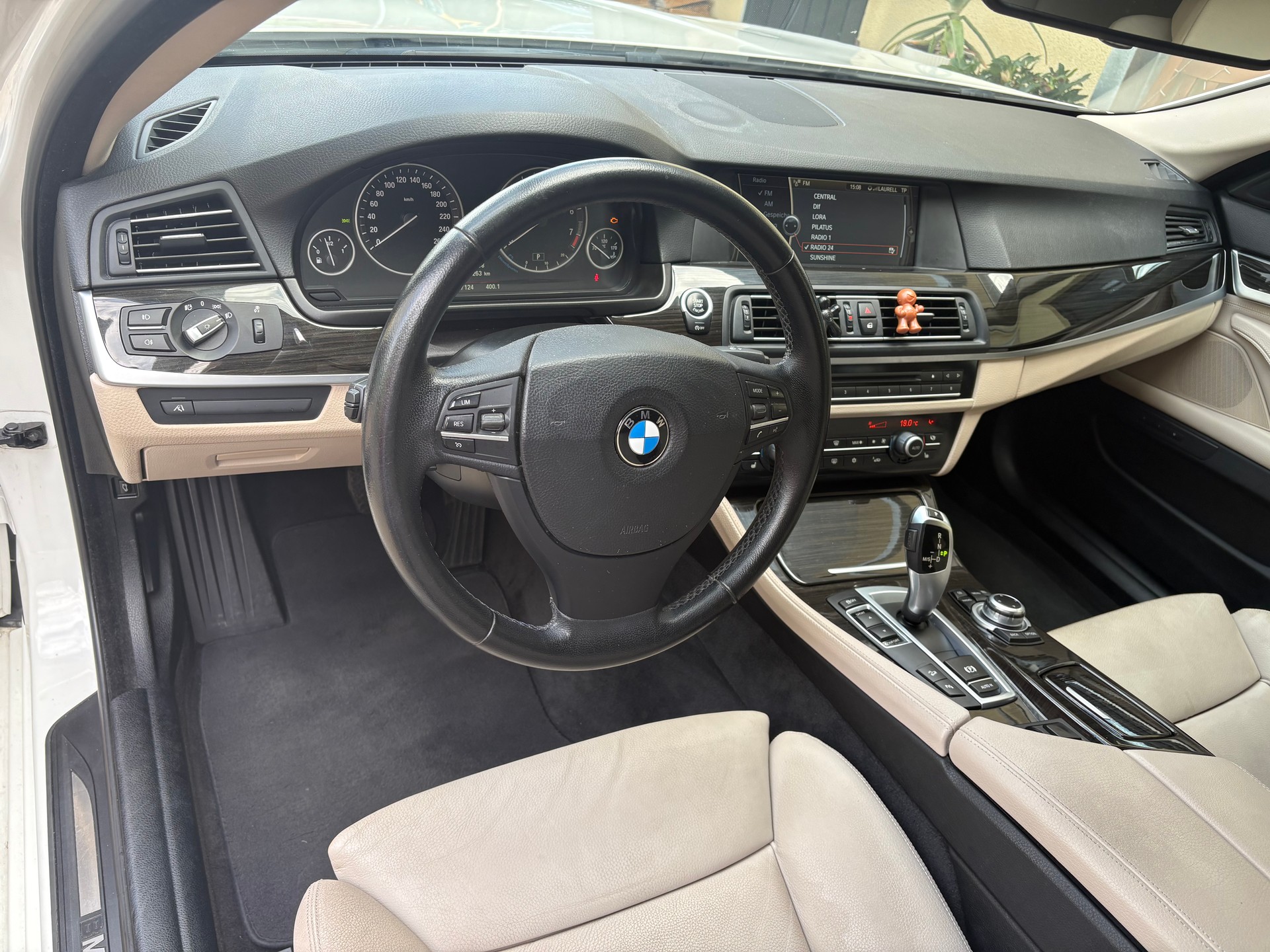 BMW 528i xDrive-image-5