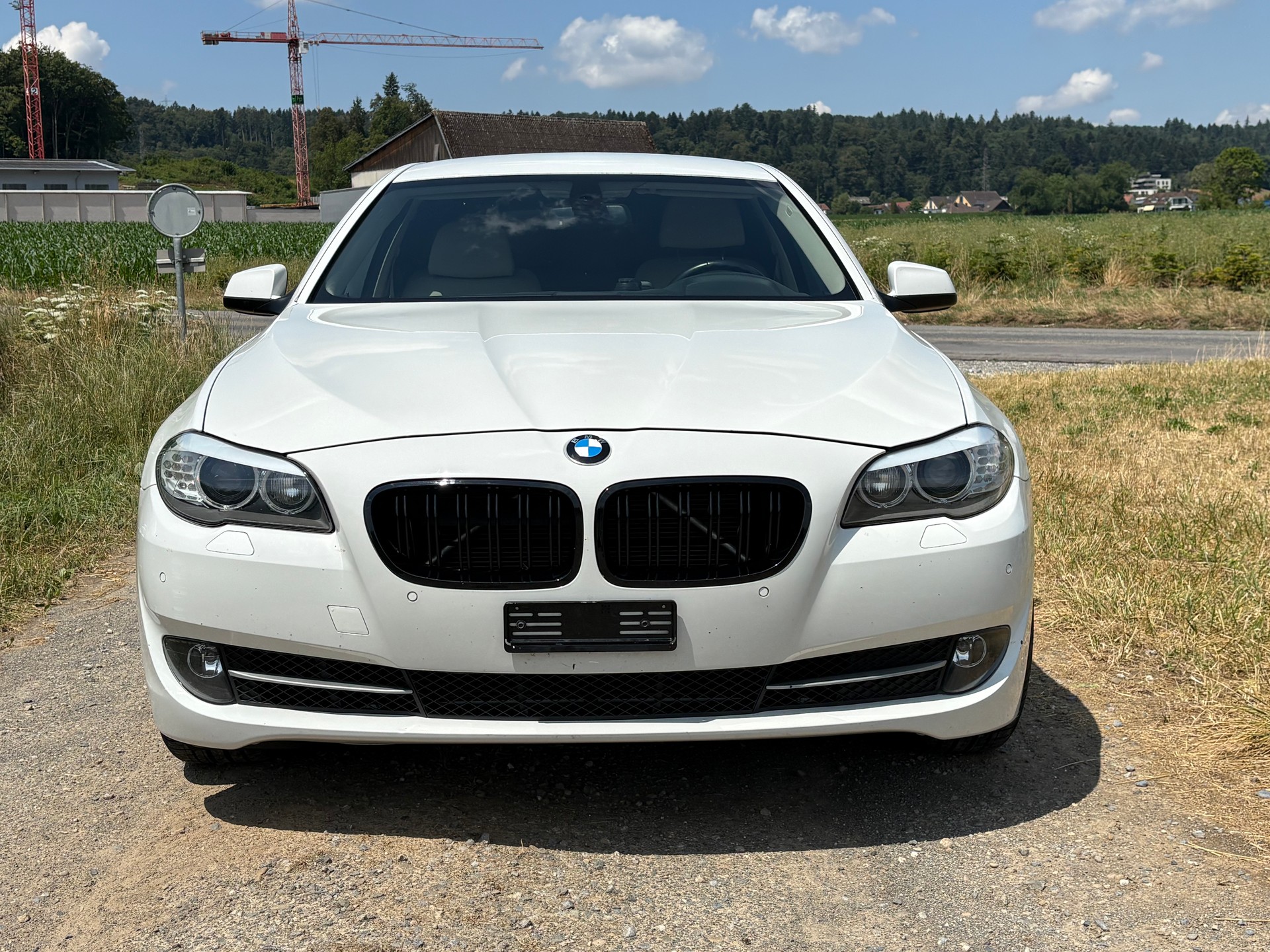 BMW 528i xDrive-image-2
