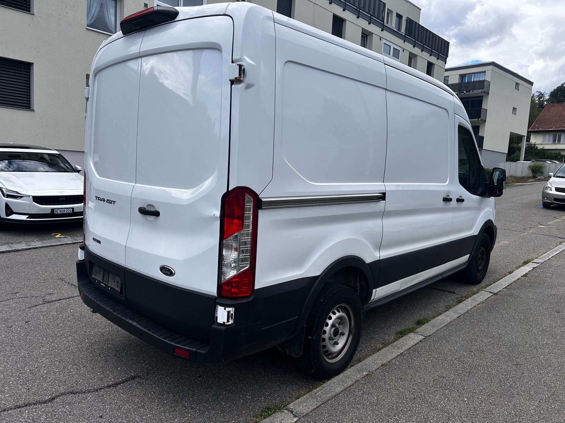 FORD Transit Van 350 L2 Limited 2.0 TDCi 130 HEV1 FWD-image-6