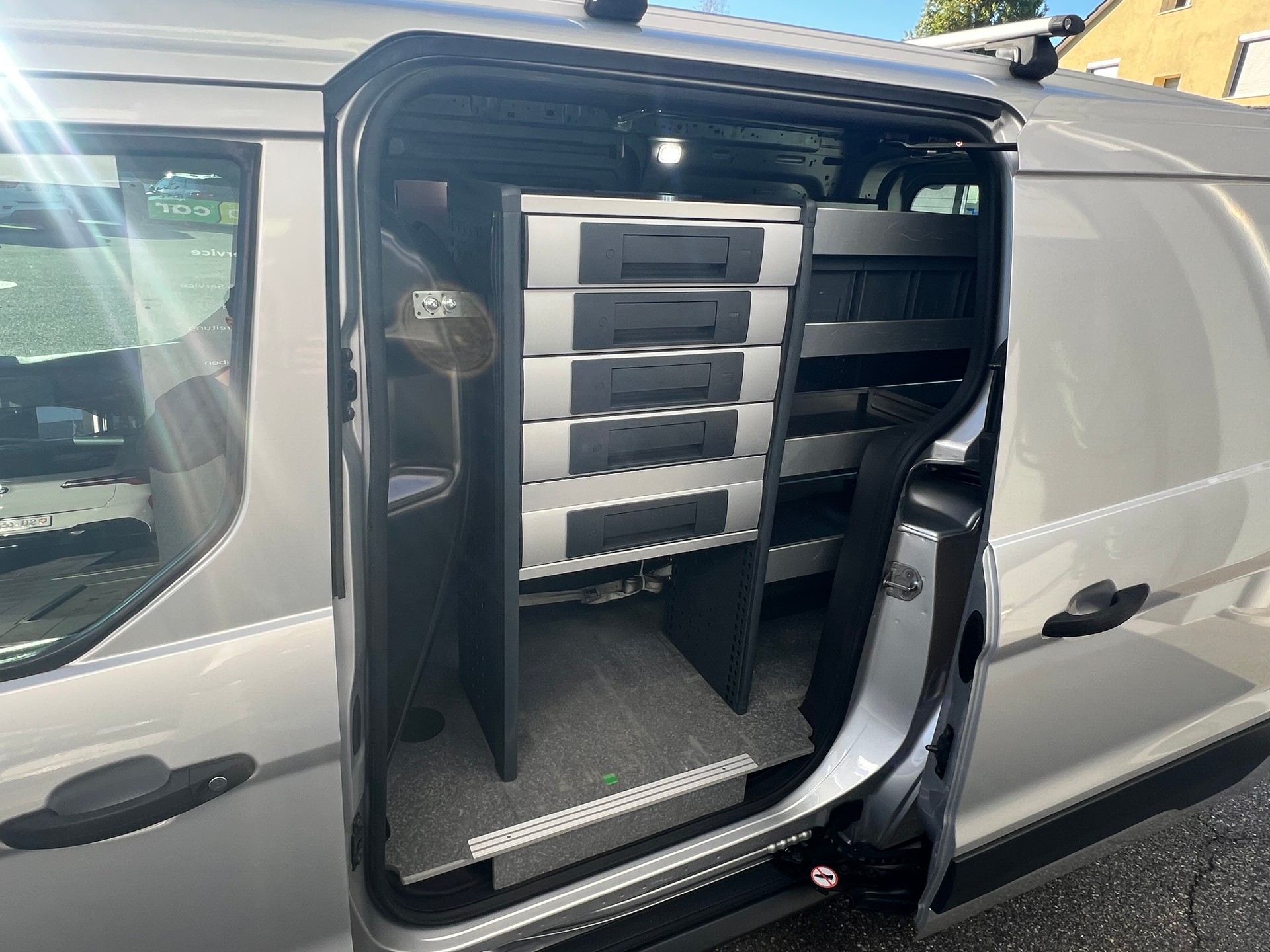 FORD Transit Connect Van T230 1.5 TDCi Ambiente A * BOTT Innenausbau * Doppelschiebetüren *-image-8