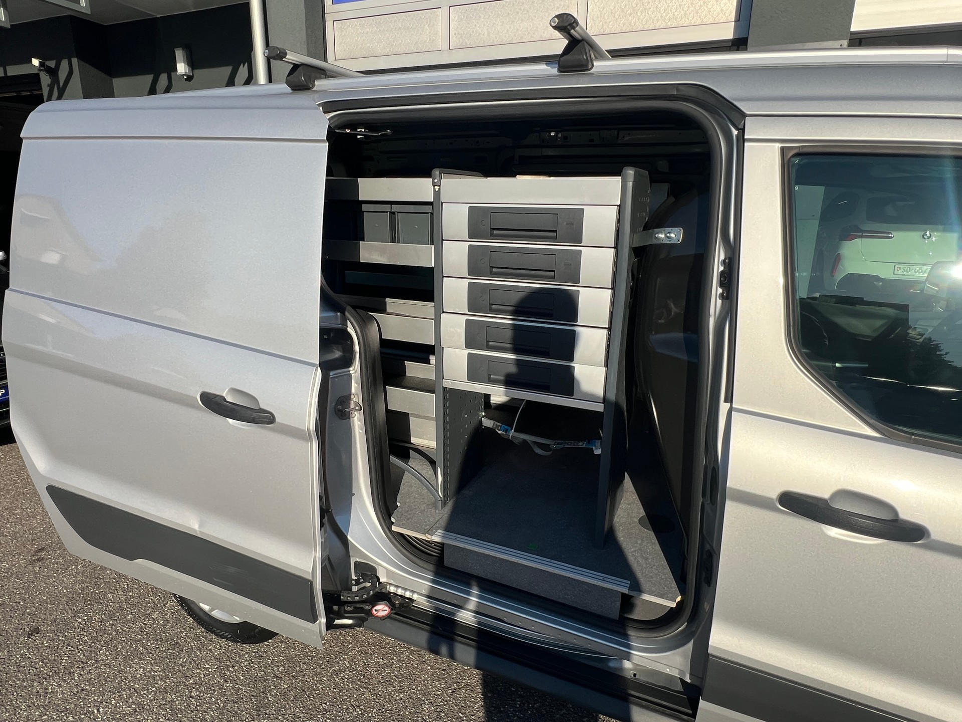 FORD Transit Connect Van T230 1.5 TDCi Ambiente A * BOTT Innenausbau * Doppelschiebetüren *-image-12