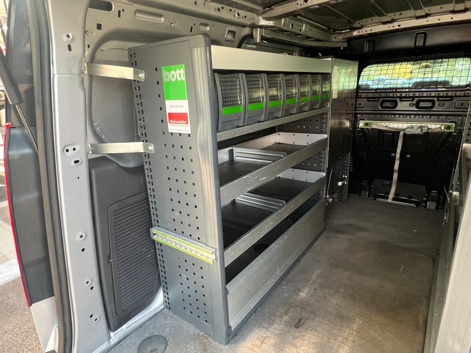 FORD Transit Connect Van T230 1.5 TDCi Ambiente A * BOTT Innenausbau * Doppelschiebetüren *-image-9