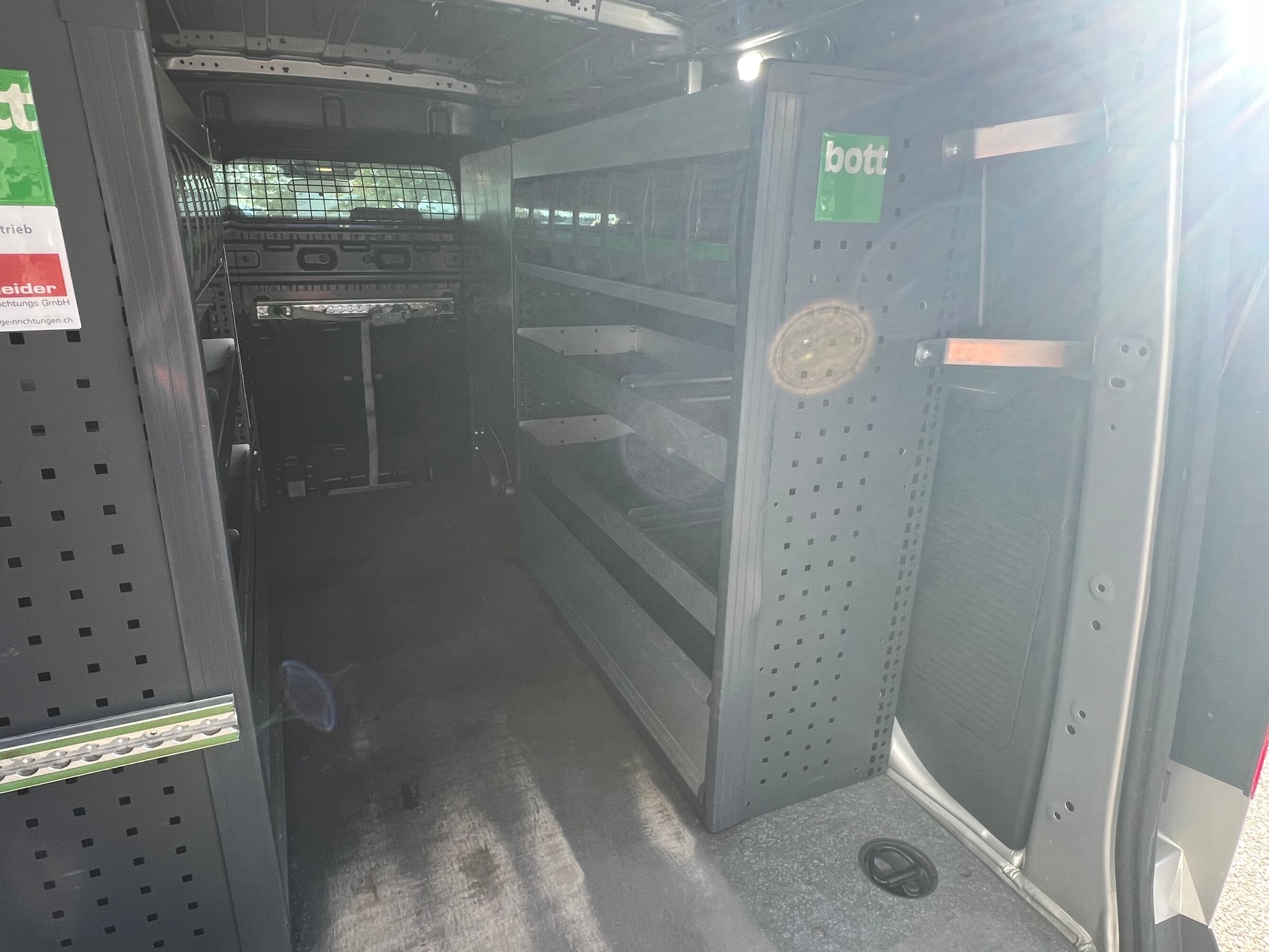 FORD Transit Connect Van T230 1.5 TDCi Ambiente A * BOTT Innenausbau * Doppelschiebetüren *-image-10
