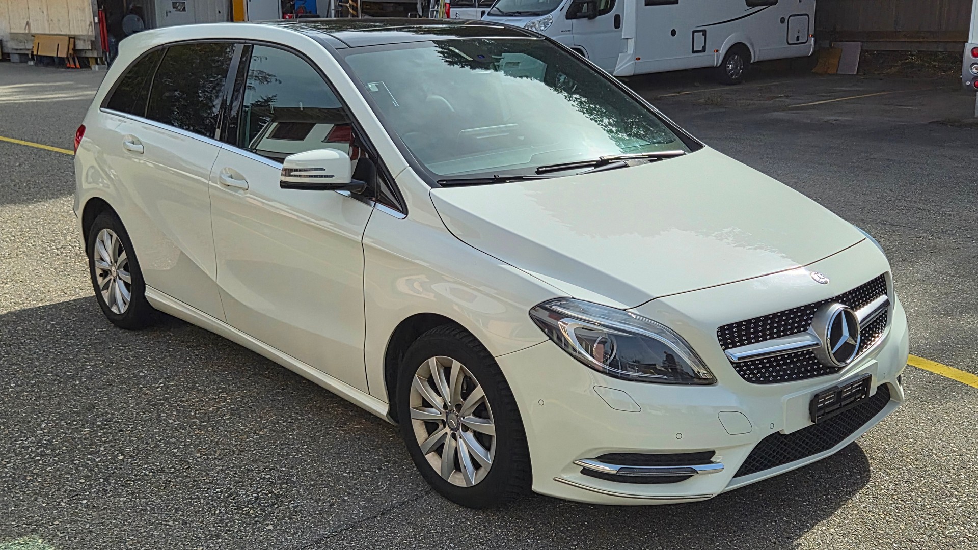 MERCEDES-BENZ B 180 BlueEF-image-2