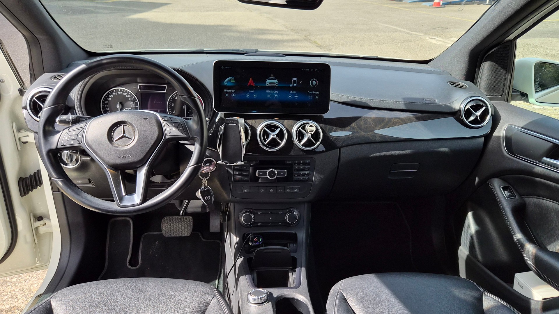 MERCEDES-BENZ B 180 BlueEF-image-4