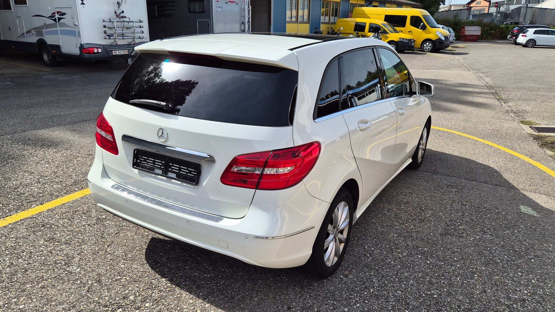 MERCEDES-BENZ B 180 BlueEF-image-3