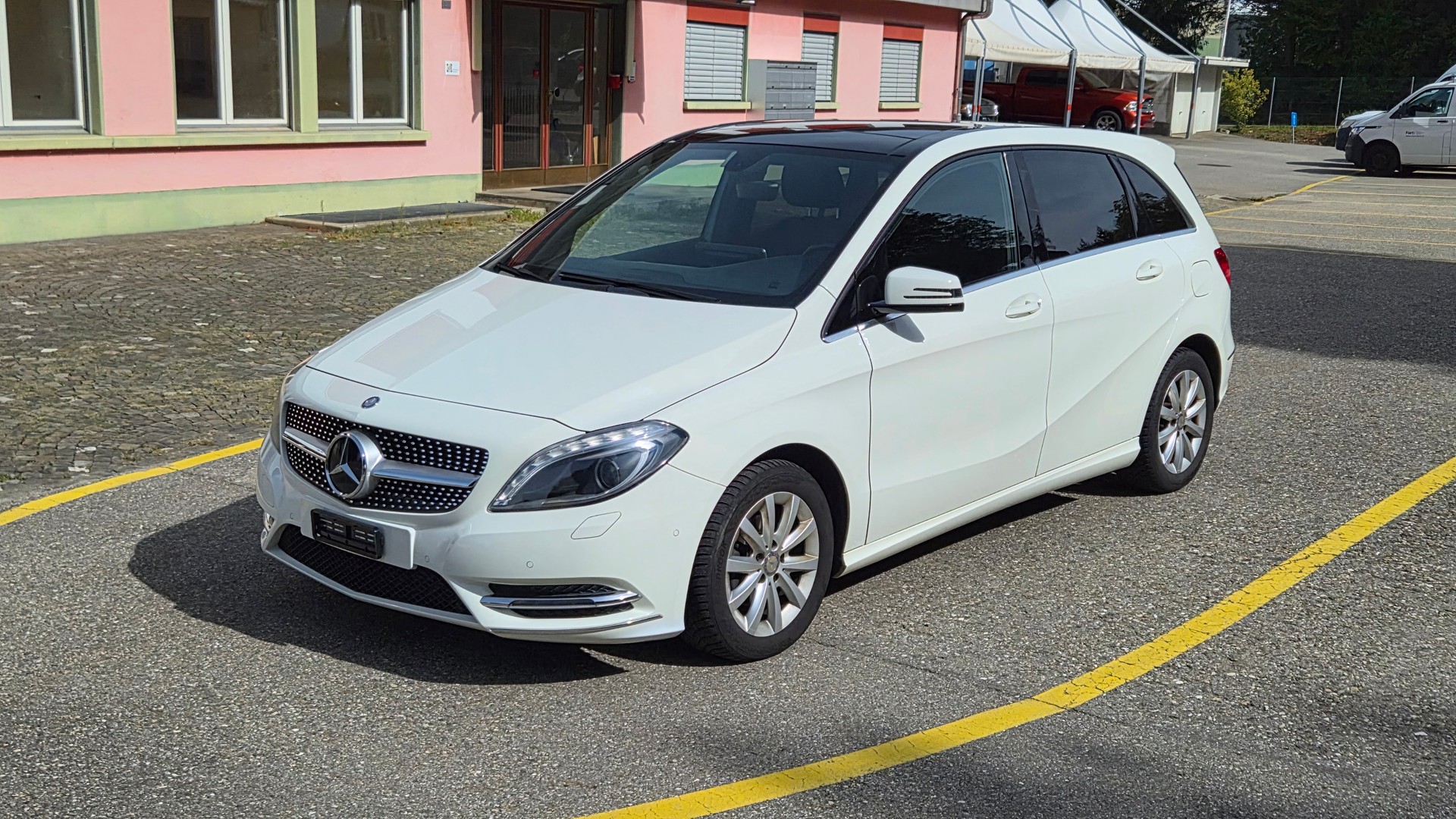 MERCEDES-BENZ B 180 BlueEF-image-0