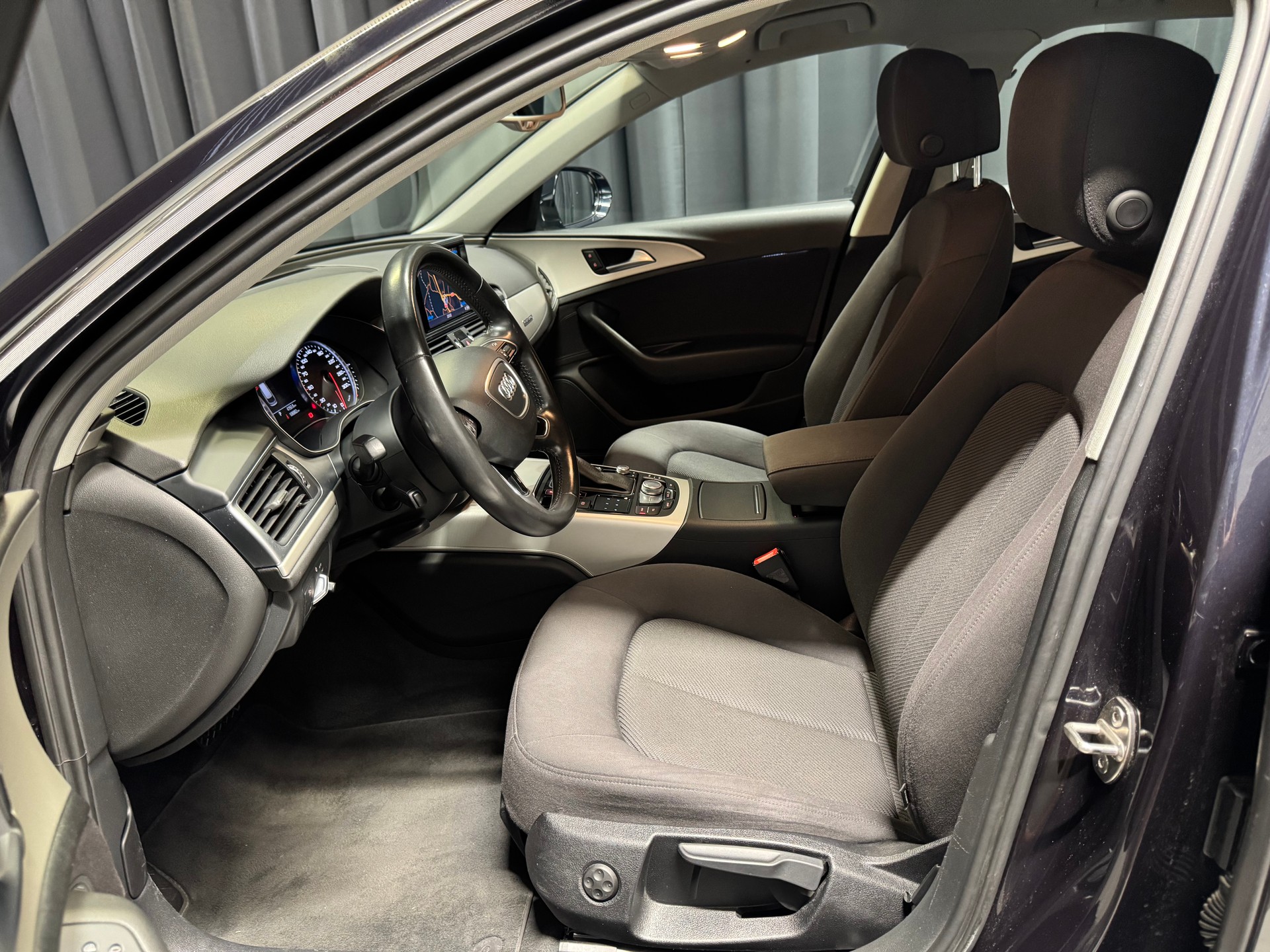 AUDI A6 Avant 3.0 TDI V6 Attraction quattro S-tronic(59)(M)-image-6