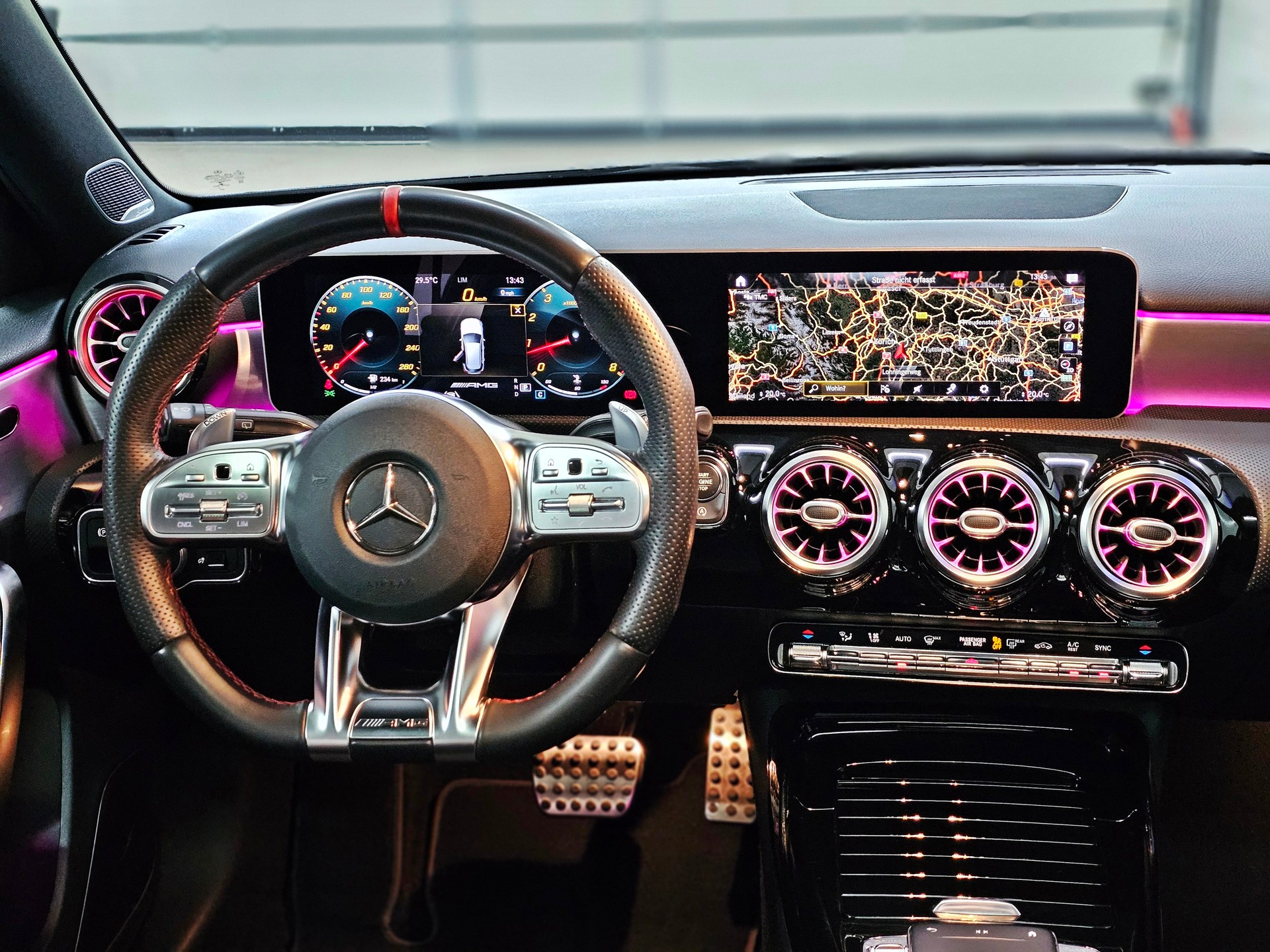 MERCEDES-BENZ A 35 AMG 4Matic Speedshift-image-13