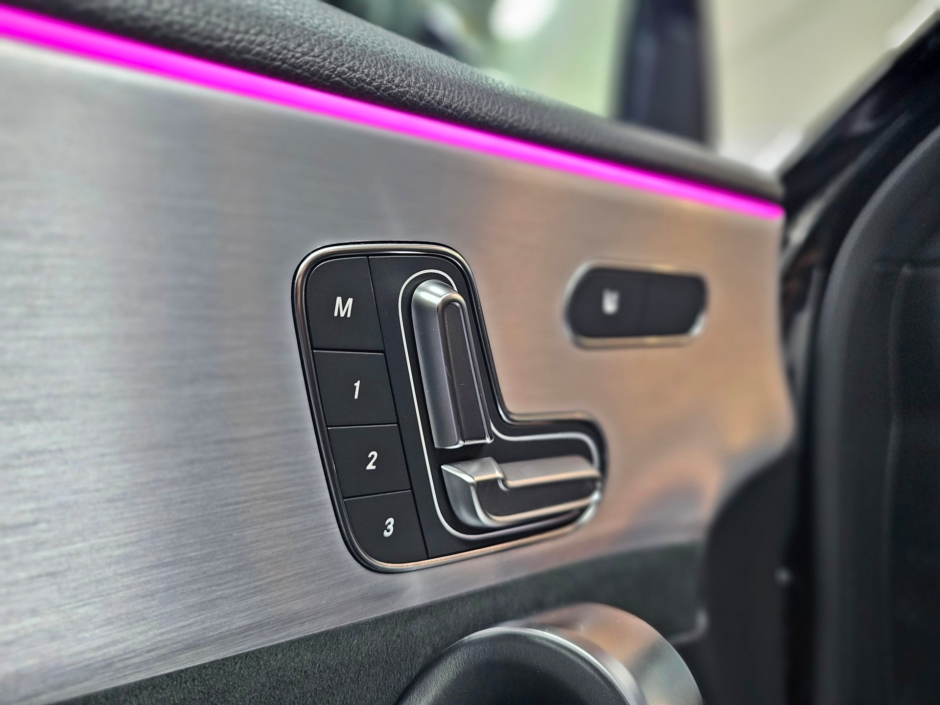 MERCEDES-BENZ A 35 AMG 4Matic Speedshift-image-19