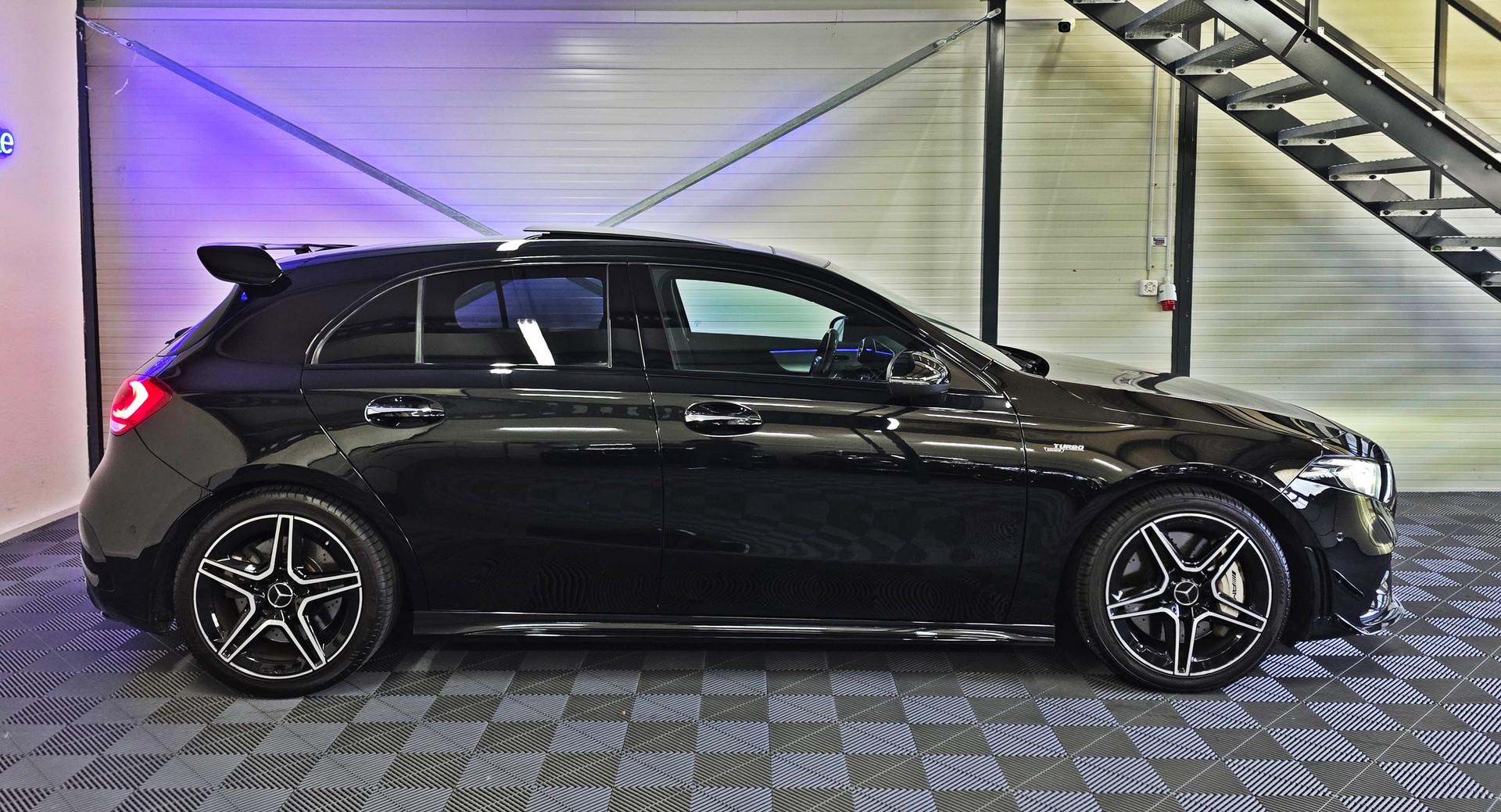 MERCEDES-BENZ A 35 AMG 4Matic Speedshift-image-3