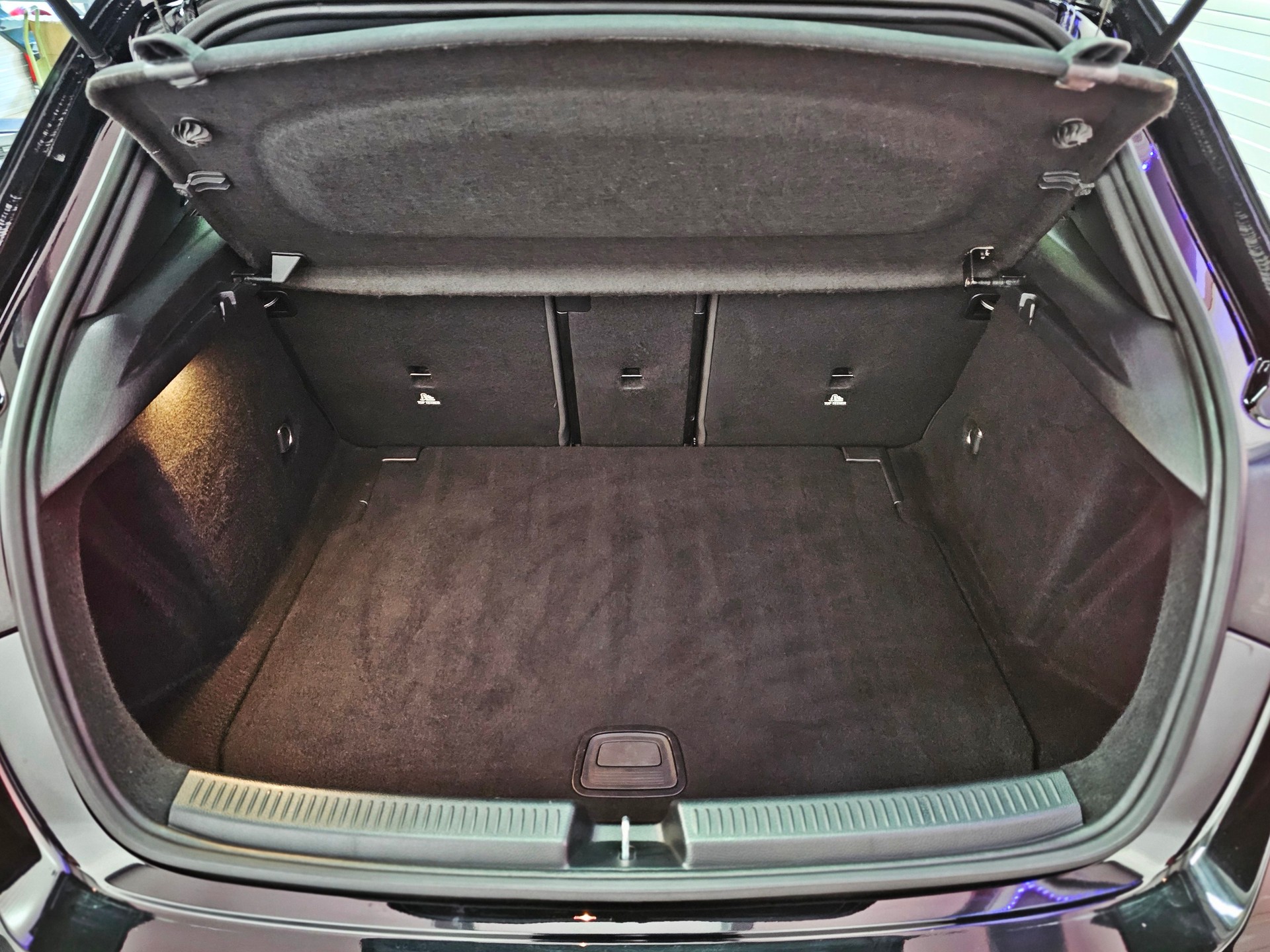 MERCEDES-BENZ A 35 AMG 4Matic Speedshift-image-17