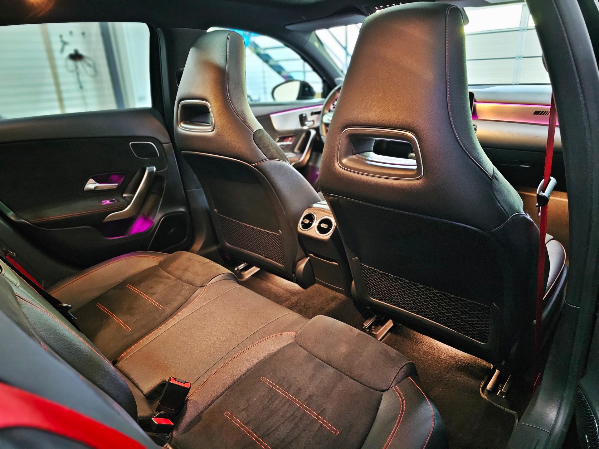 MERCEDES-BENZ A 35 AMG 4Matic Speedshift-image-14