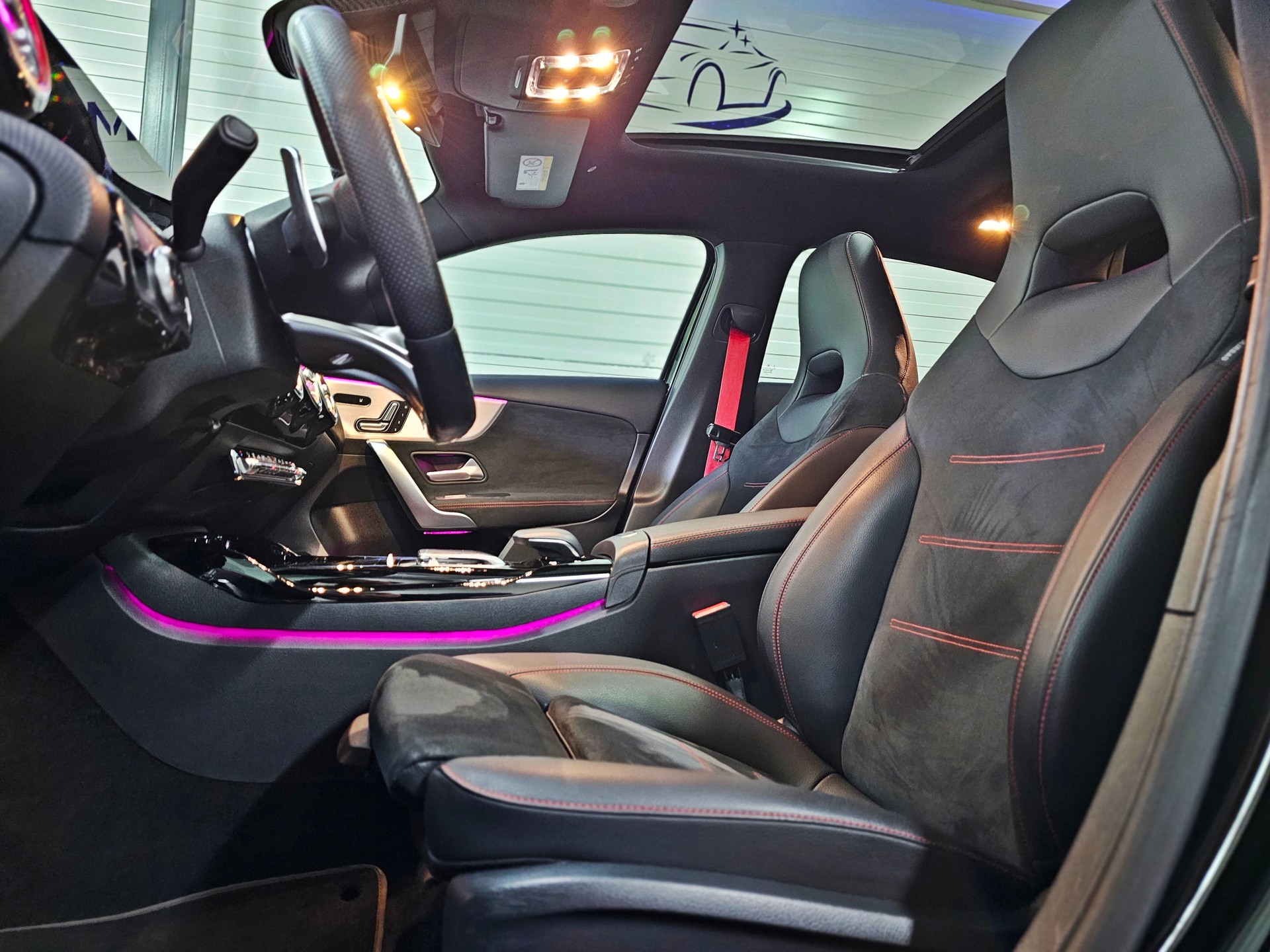 MERCEDES-BENZ A 35 AMG 4Matic Speedshift-image-11