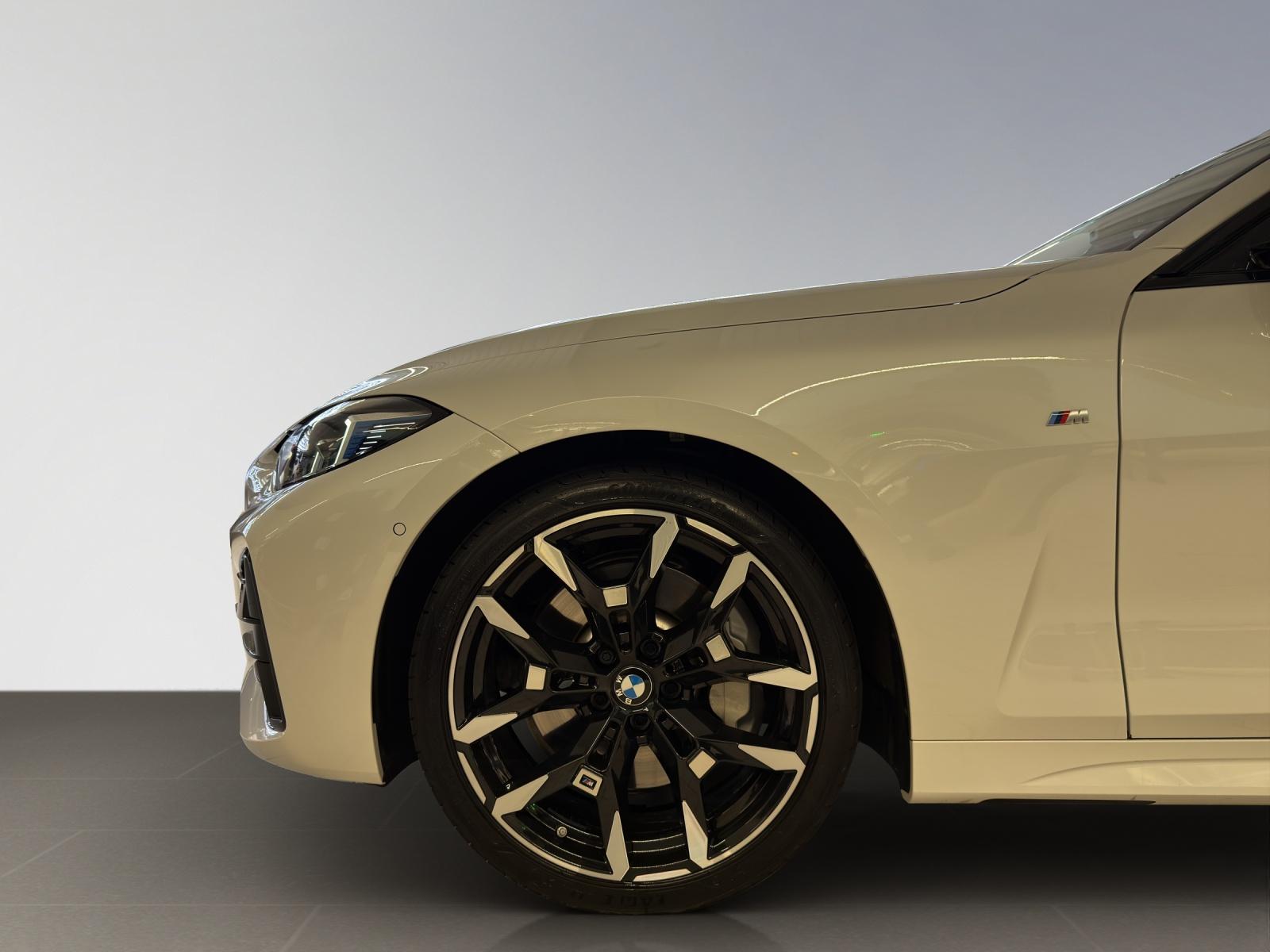 BMW 4er Cabrio 430i xDrive M-SportPaket-image-16