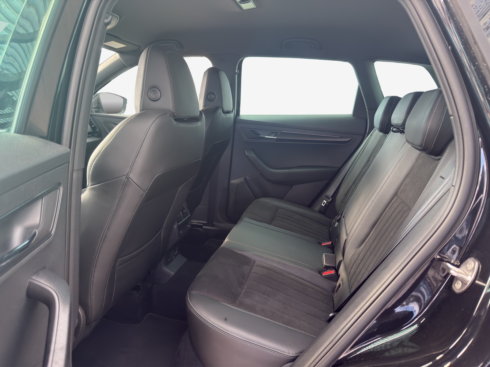 SKODA Karoq 2.0 TSI SportLine 4x4 DSG-image-11