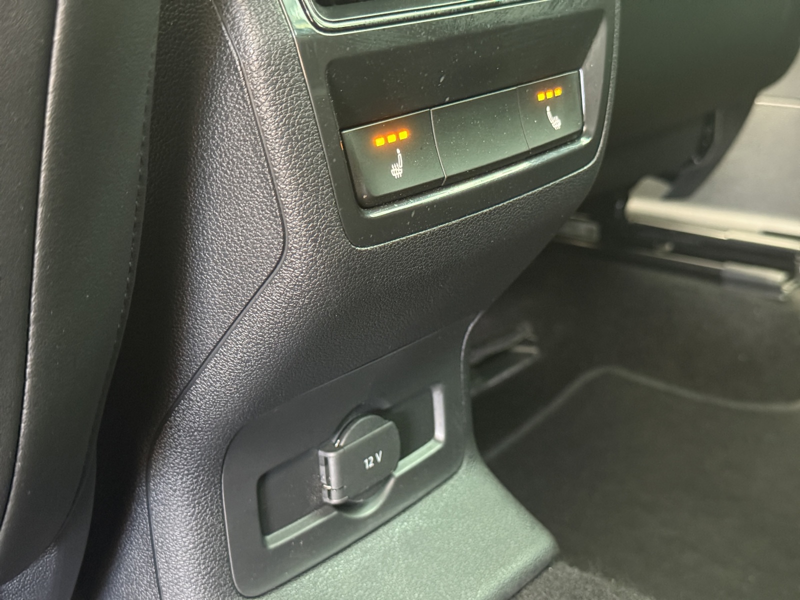 SKODA Karoq 2.0 TSI SportLine 4x4 DSG-image-13
