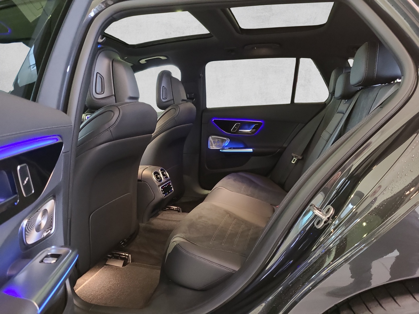 MERCEDES-BENZ C 200 AMG Line 4matic T-showroom-element-2