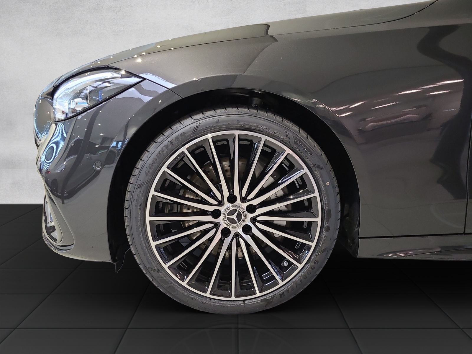 MERCEDES-BENZ C 200 AMG Line 4matic T-showroom-element-1