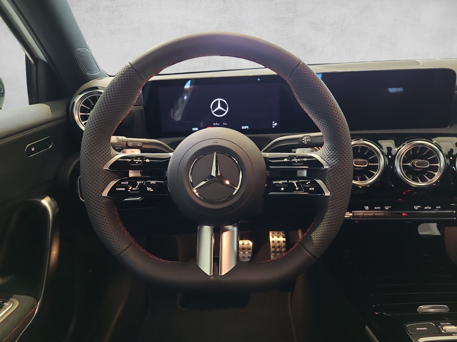 MERCEDES-BENZ A 250 AMG Line 4M W177-image-4
