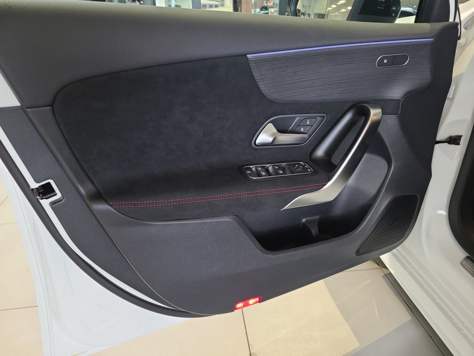 MERCEDES-BENZ A 250 AMG Line 4M W177-image-14
