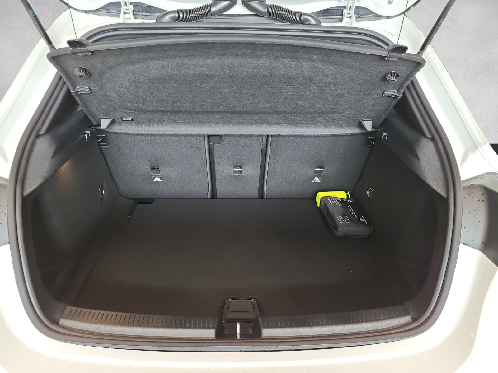 MERCEDES-BENZ A 250 AMG Line 4M W177-image-5