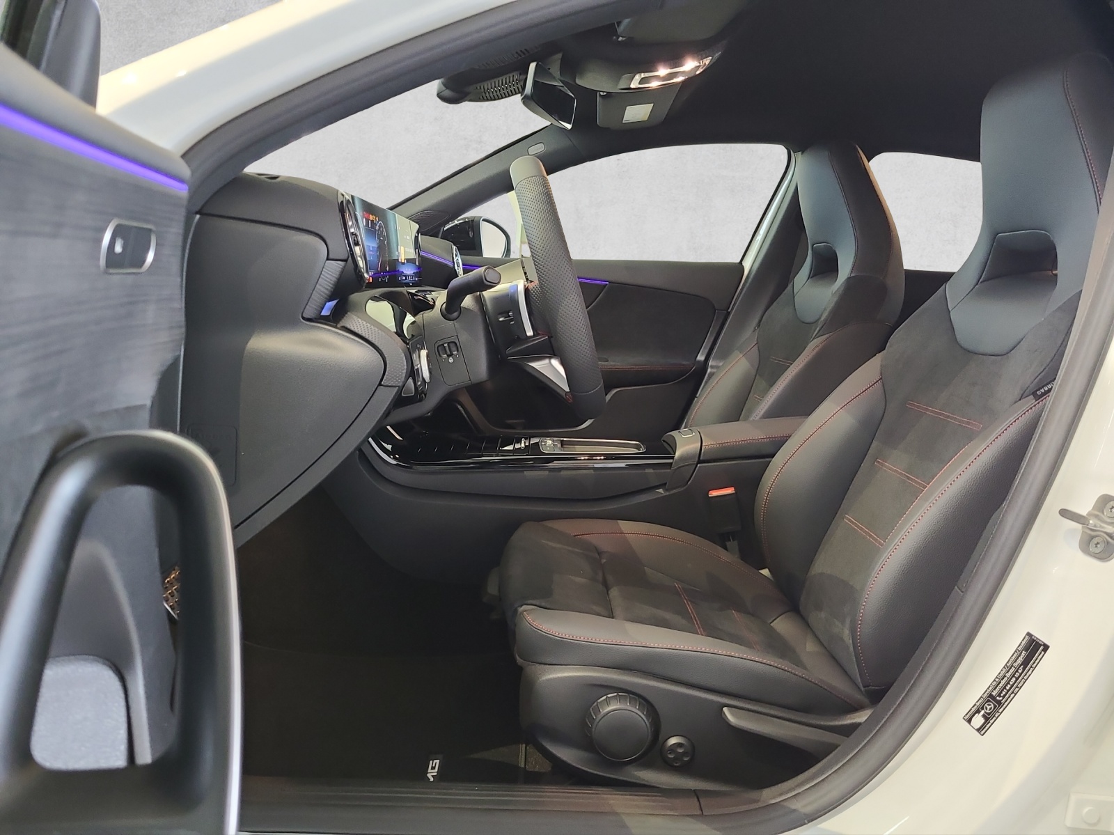 MERCEDES-BENZ A 250 AMG Line 4M W177-image-13