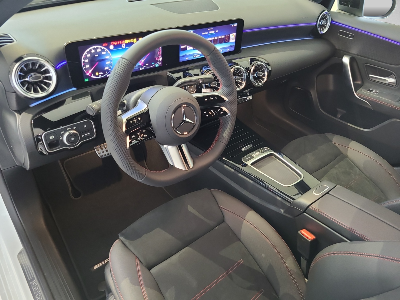 MERCEDES-BENZ A 250 AMG Line 4M W177-image-12