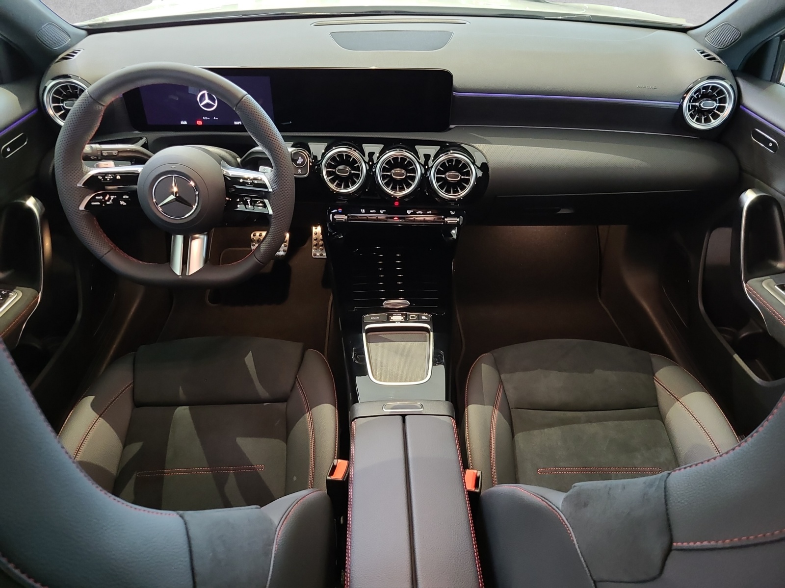 MERCEDES-BENZ A 250 AMG Line 4M W177-image-3