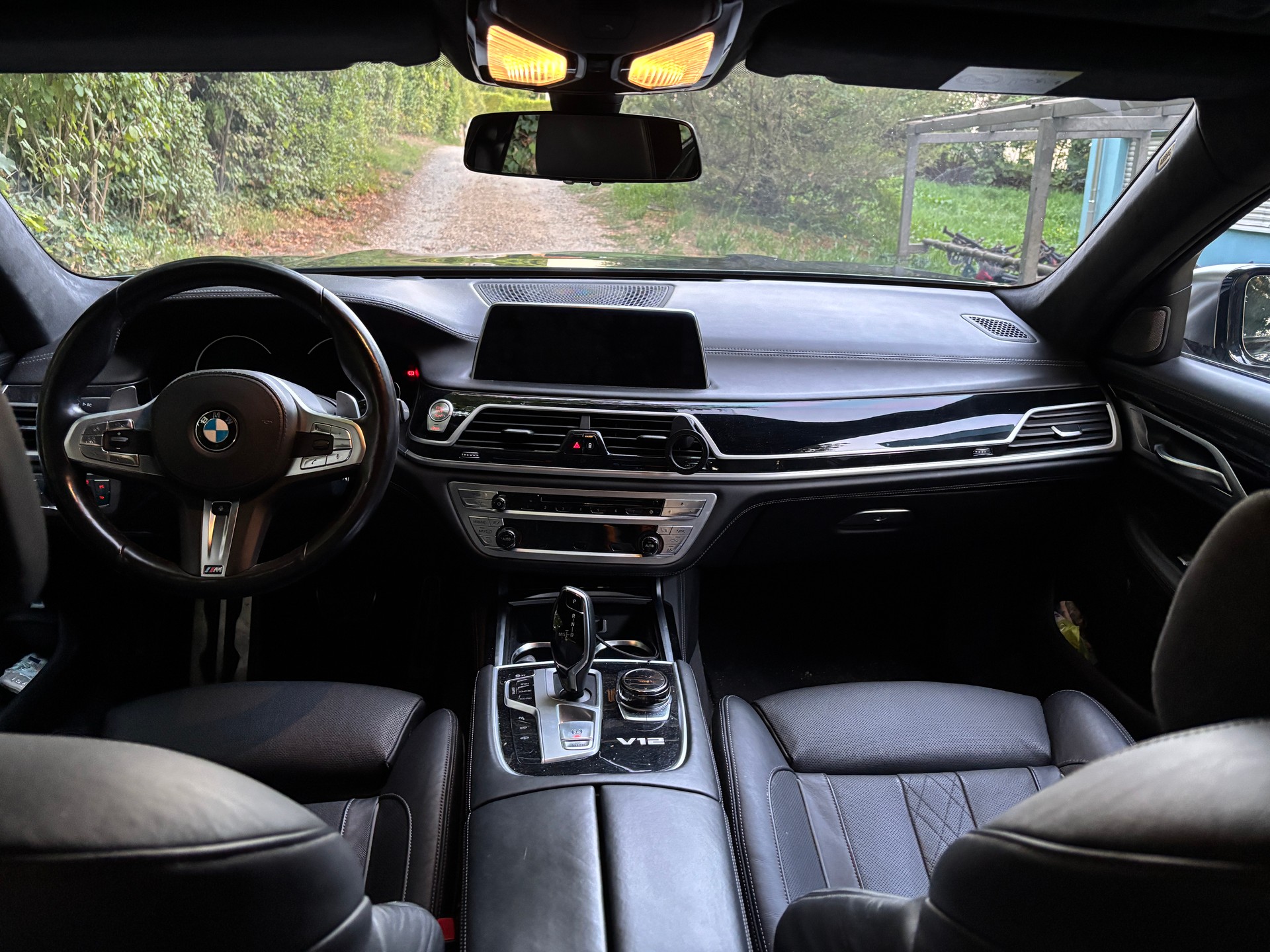 BMW M760Li xDrive SAG-image-3