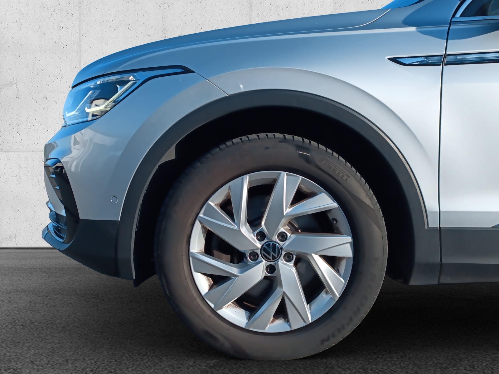 VW Tiguan 2.0 TDI SCR Elegance 4Motion DSG-image-15