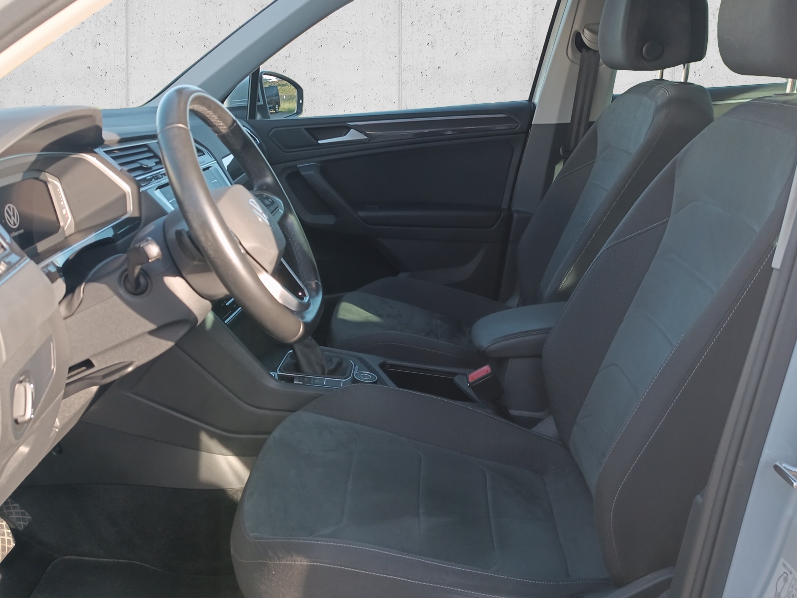 VW Tiguan 2.0 TDI SCR Elegance 4Motion DSG-image-8