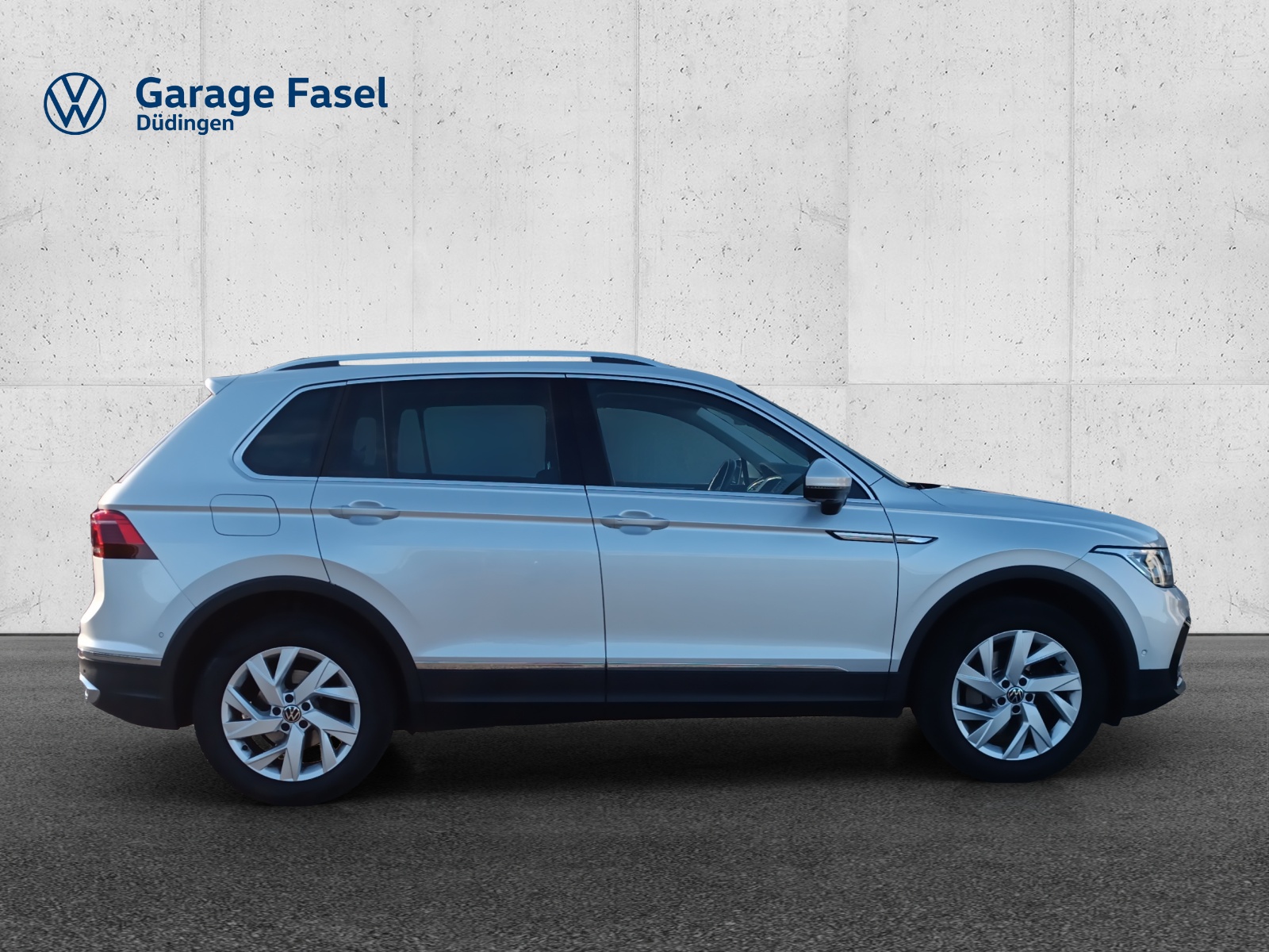 VW Tiguan 2.0 TDI SCR Elegance 4Motion DSG-image-5