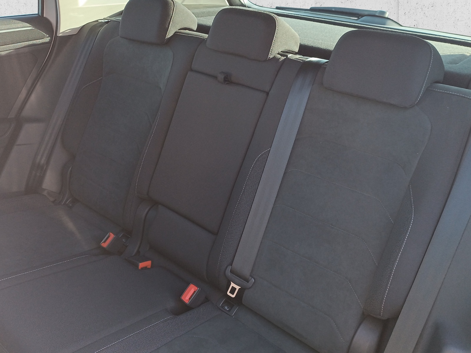 VW Tiguan 2.0 TDI SCR Elegance 4Motion DSG-image-12