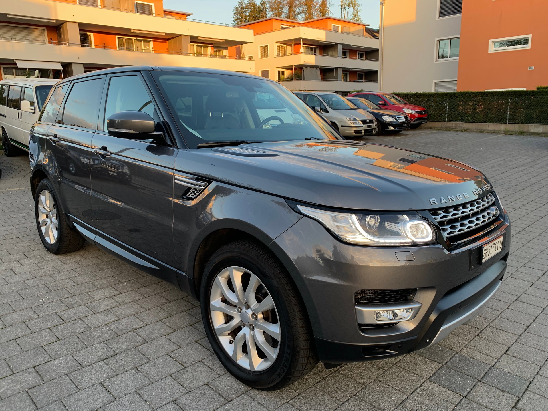 LAND ROVER Range Rover Sport 3.0 SDV6 HSE Automatic-image-1