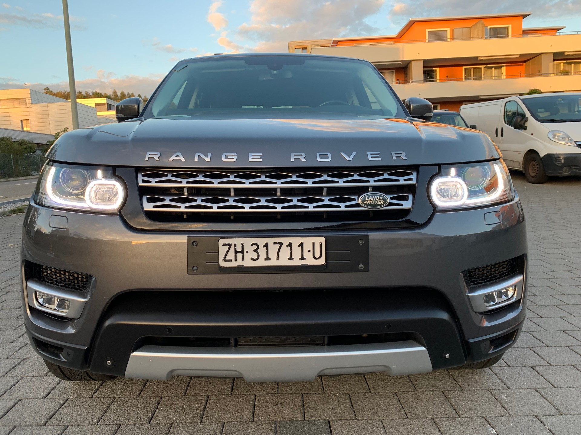 LAND ROVER Range Rover Sport 3.0 SDV6 HSE Automatic-image-4