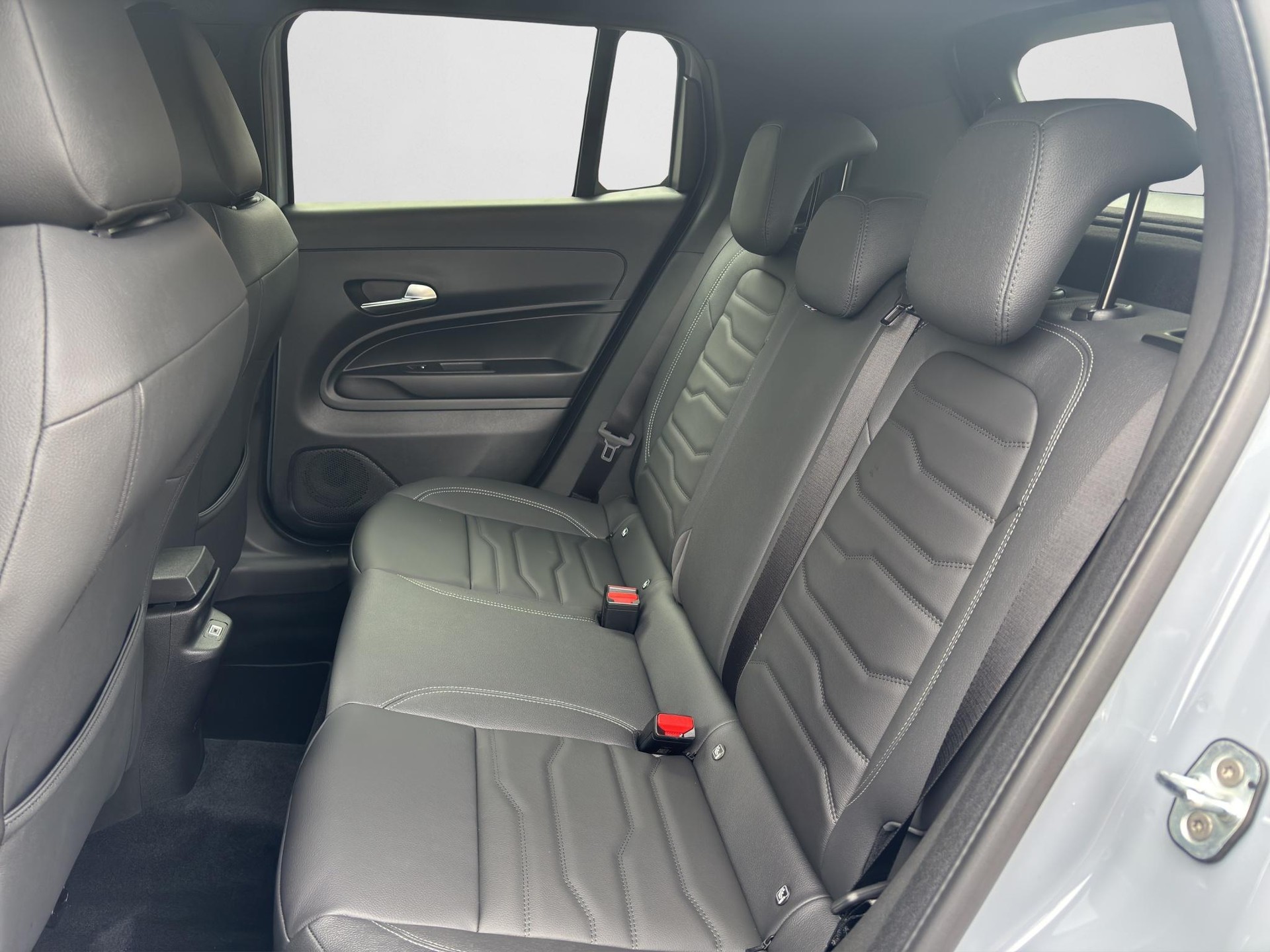 JEEP Avenger 1.2 MHEV Overland 4xe-image-14