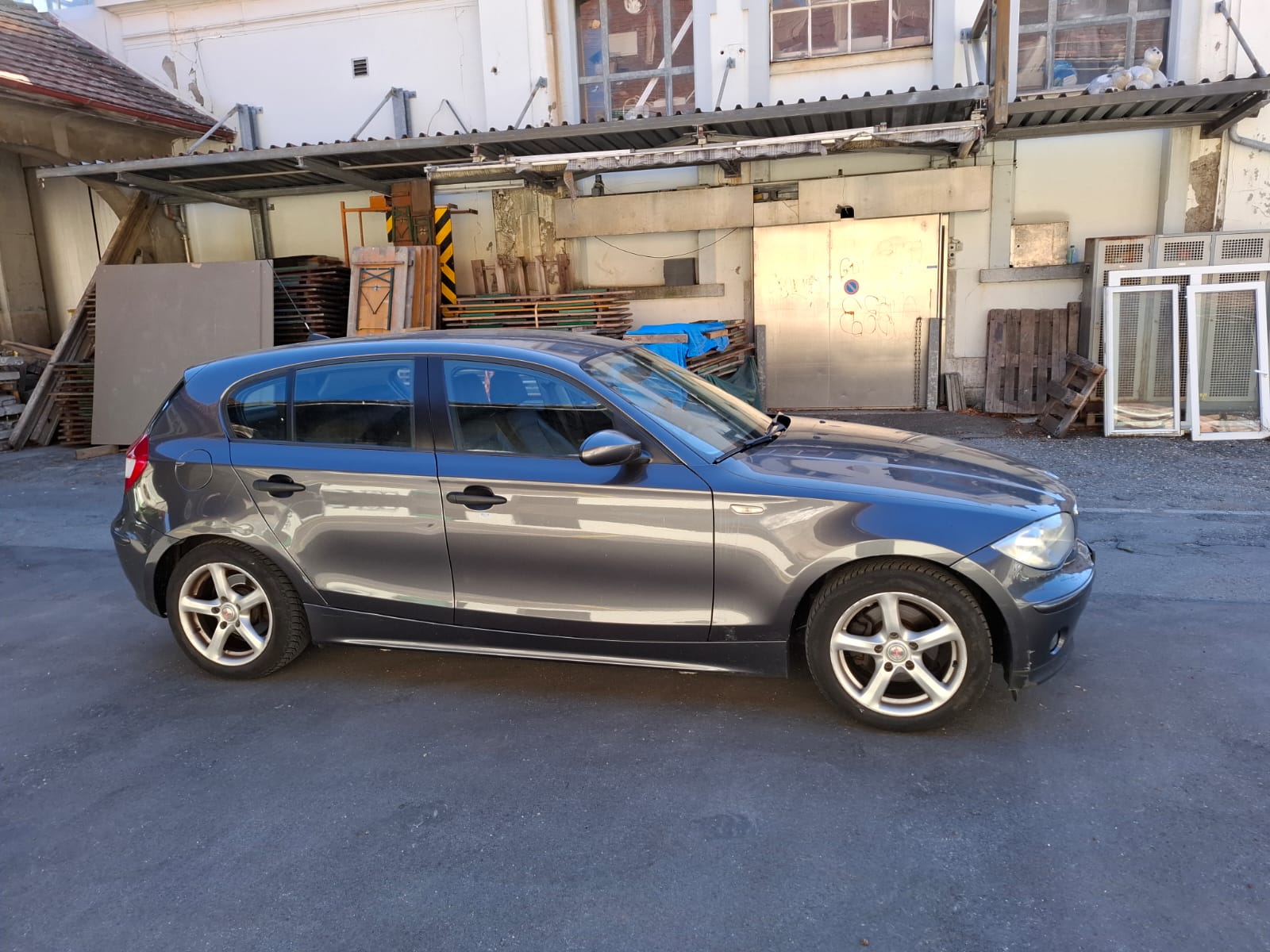 BMW 116i-image-1