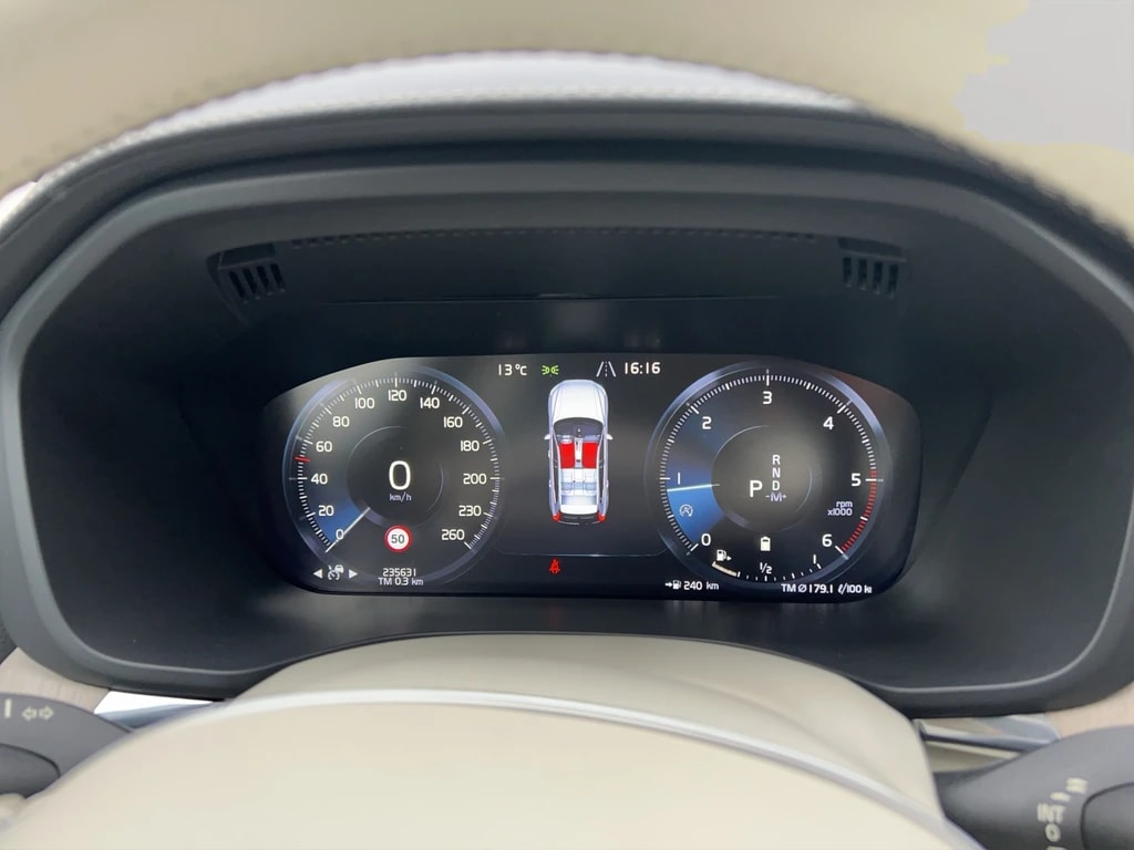 VOLVO XC60 B4 Diesel Mild Hybrid AWD Momentum Geartronic-image-12