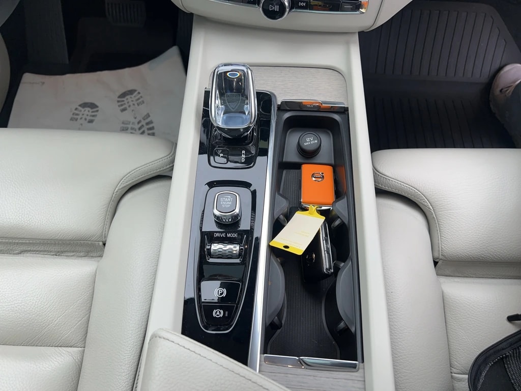 VOLVO XC60 B4 Diesel Mild Hybrid AWD Momentum Geartronic-image-15