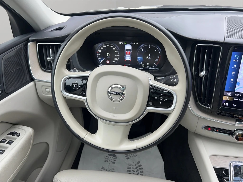 VOLVO XC60 B4 Diesel Mild Hybrid AWD Momentum Geartronic-image-11