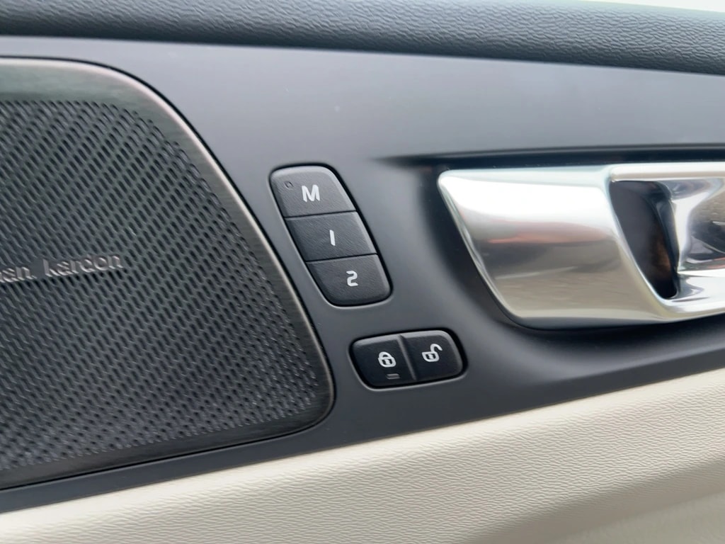 VOLVO XC60 B4 Diesel Mild Hybrid AWD Momentum Geartronic-image-20