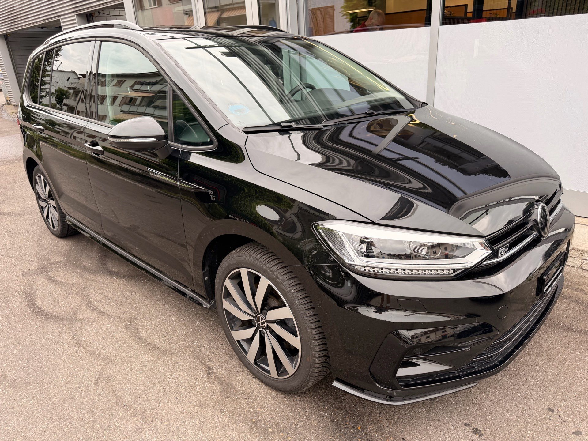 VW Touran 1.5 TSI Highline R-LINE *** TOP AUSSTATTUNG ***-image-2